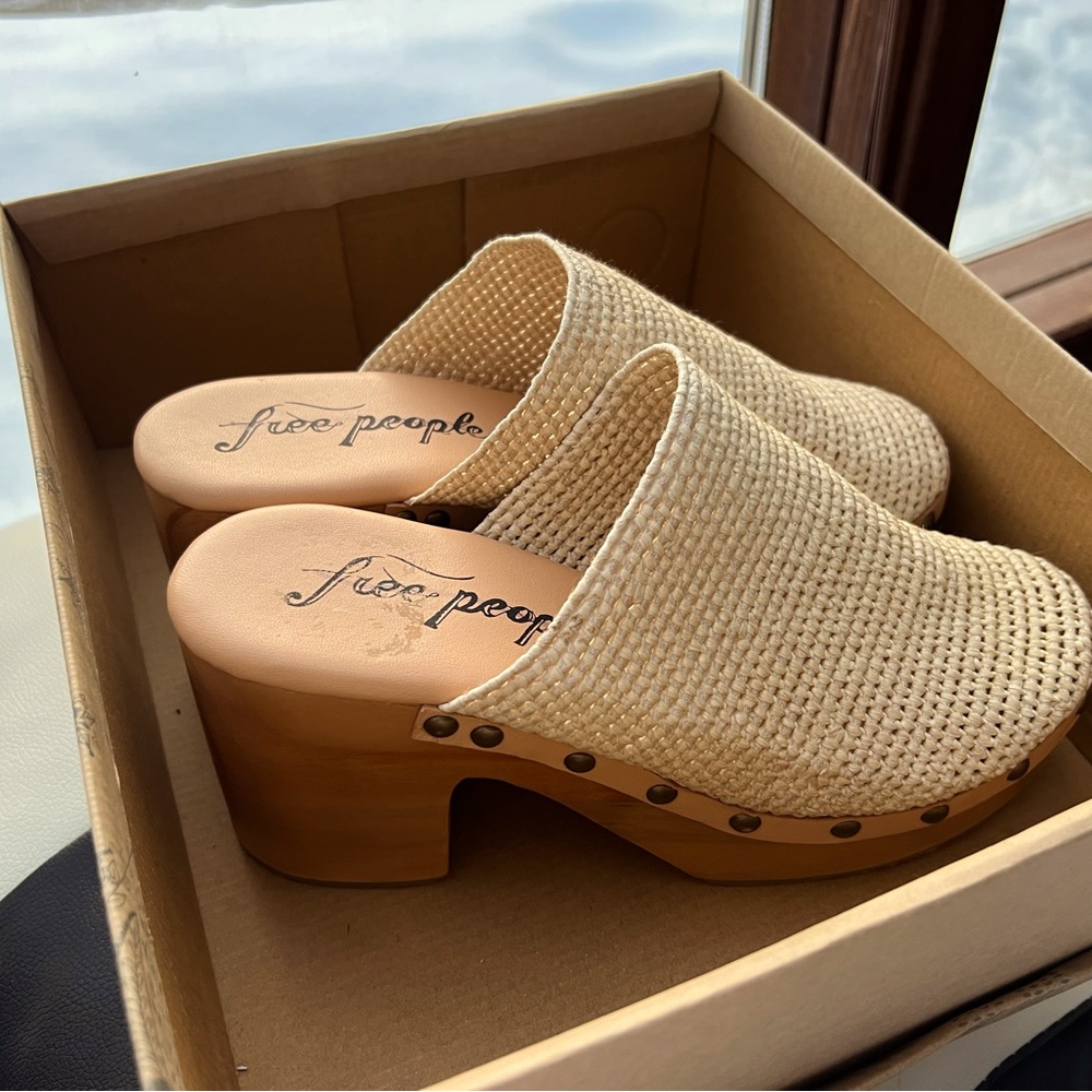 Free People Women's Claudia Crochet Clogs.                        Size 7.5/ 38EU